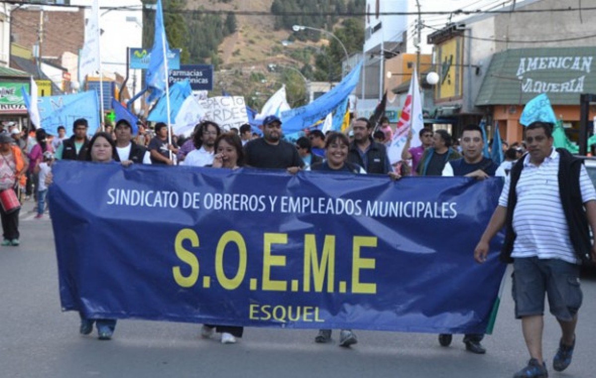 Esquel: Municipales marcharon y continúa la retención de servicios por tiempo indeterminado
