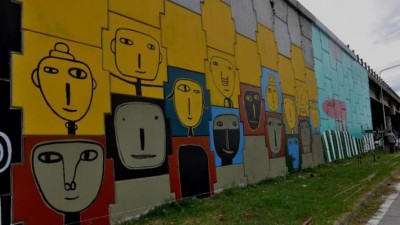 Ya se ve el mural de Milo Lockett a la entrada de Resistencia