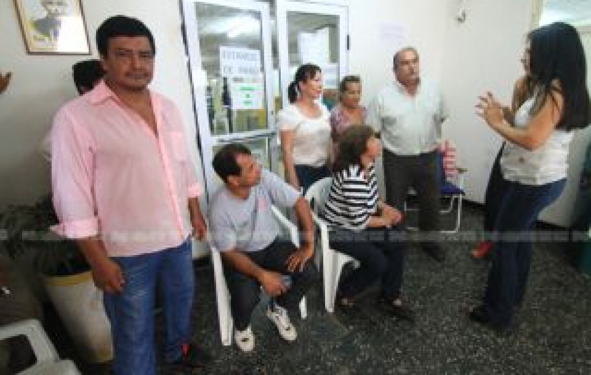 Empleados municipales paralizaron servicios y cobro de impuestos en Barranqueras