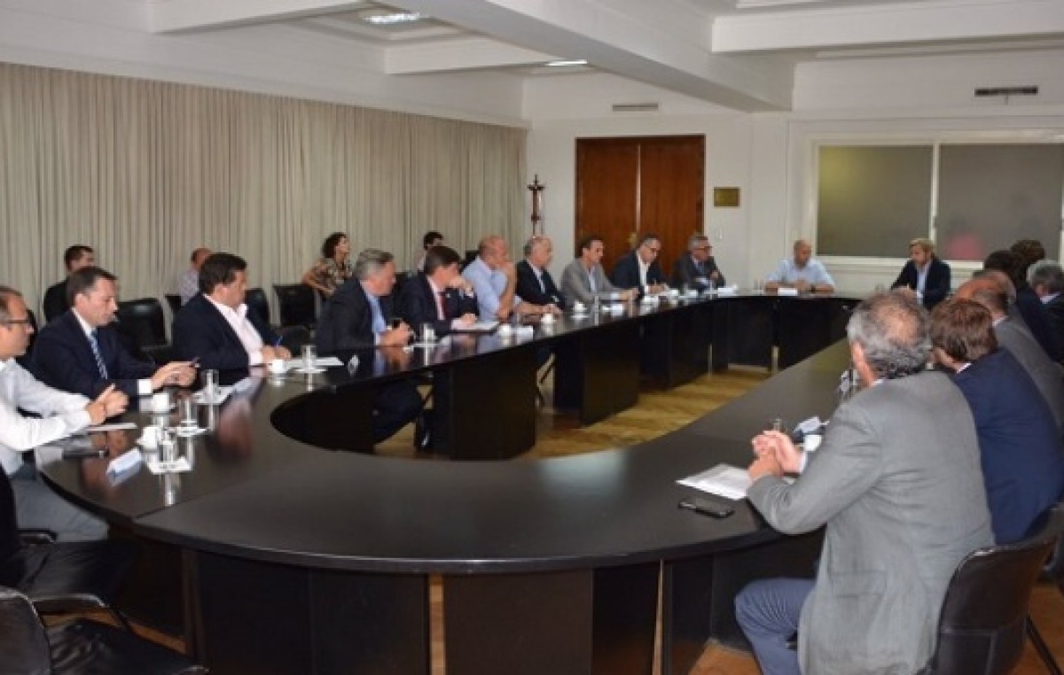 Alcaldes bonaerenses trasladaron a Nación preocupación por el aumento en la electricidad