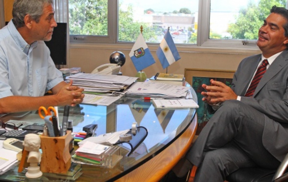 El intendente de Avellaneda y Capitanich quieren crear un Banco Municipal y extenderlo a todo el país