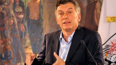 Ante el embate de los gremios Macri convocará paritarias en los próximos días