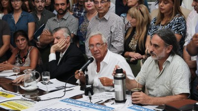 Inflación, despidos y tarifas: los números que publicó el bloque del Frente para la Victoria