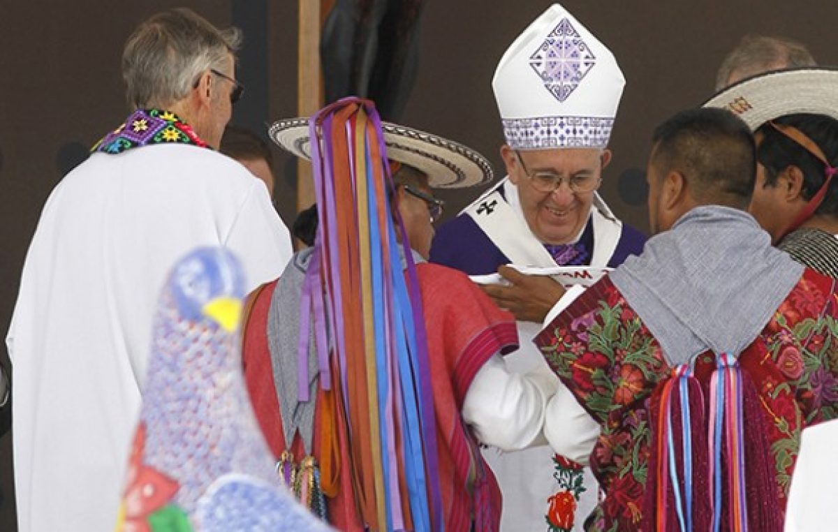 El Papa Francisco pide perdón a indígenas mexicanos