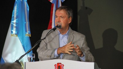Schiaretti propone a intendentes transferirles más servicios