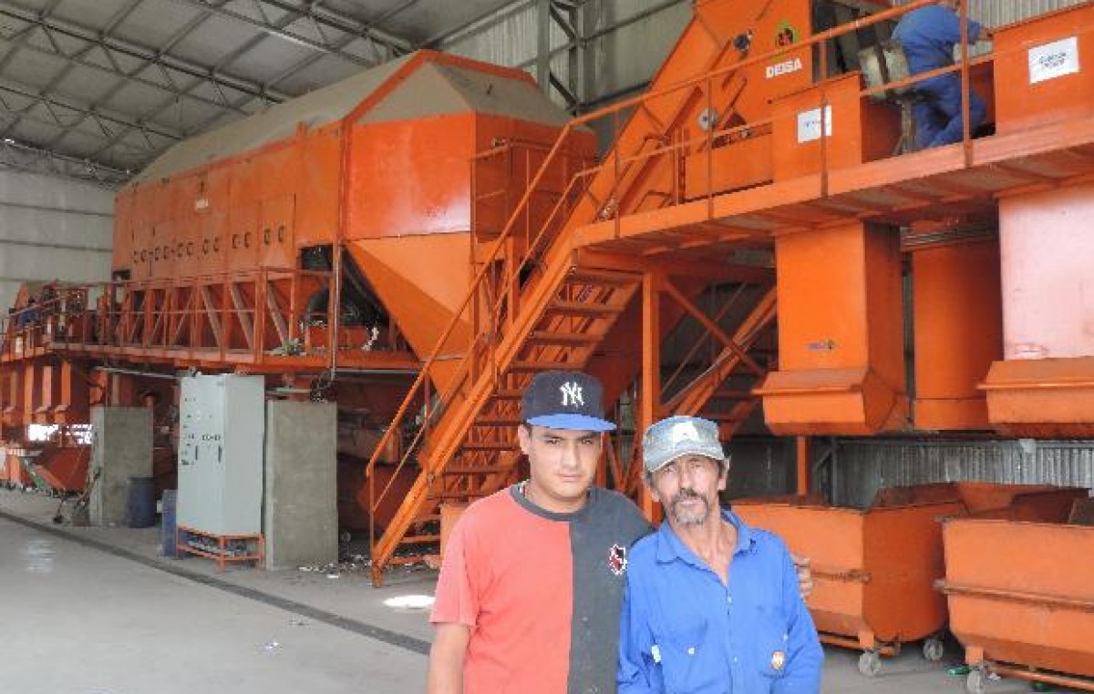 De vivir del cirujeo a ser empleados en regla en la planta de compostaje de Rosario