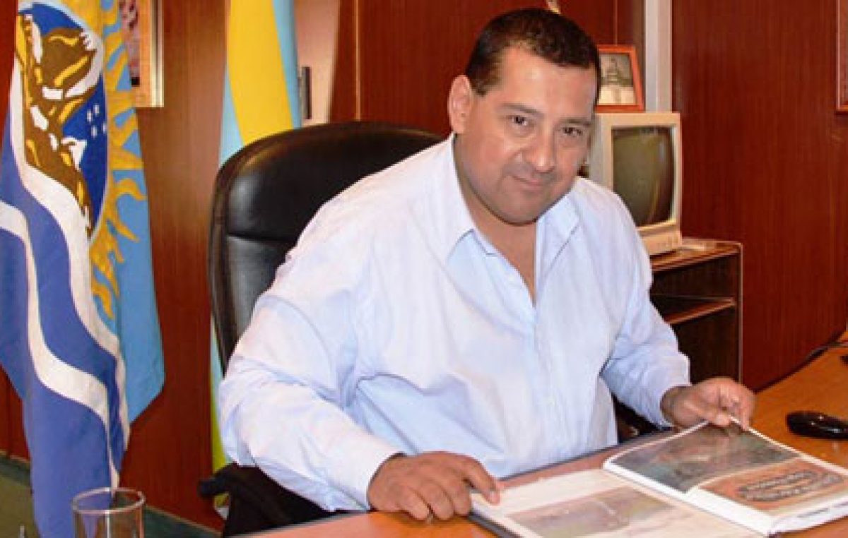 Intendente de Los Antiguos redujo su sueldo en un 40%
