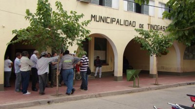 Mejora salarial a municipales de Tinogasta