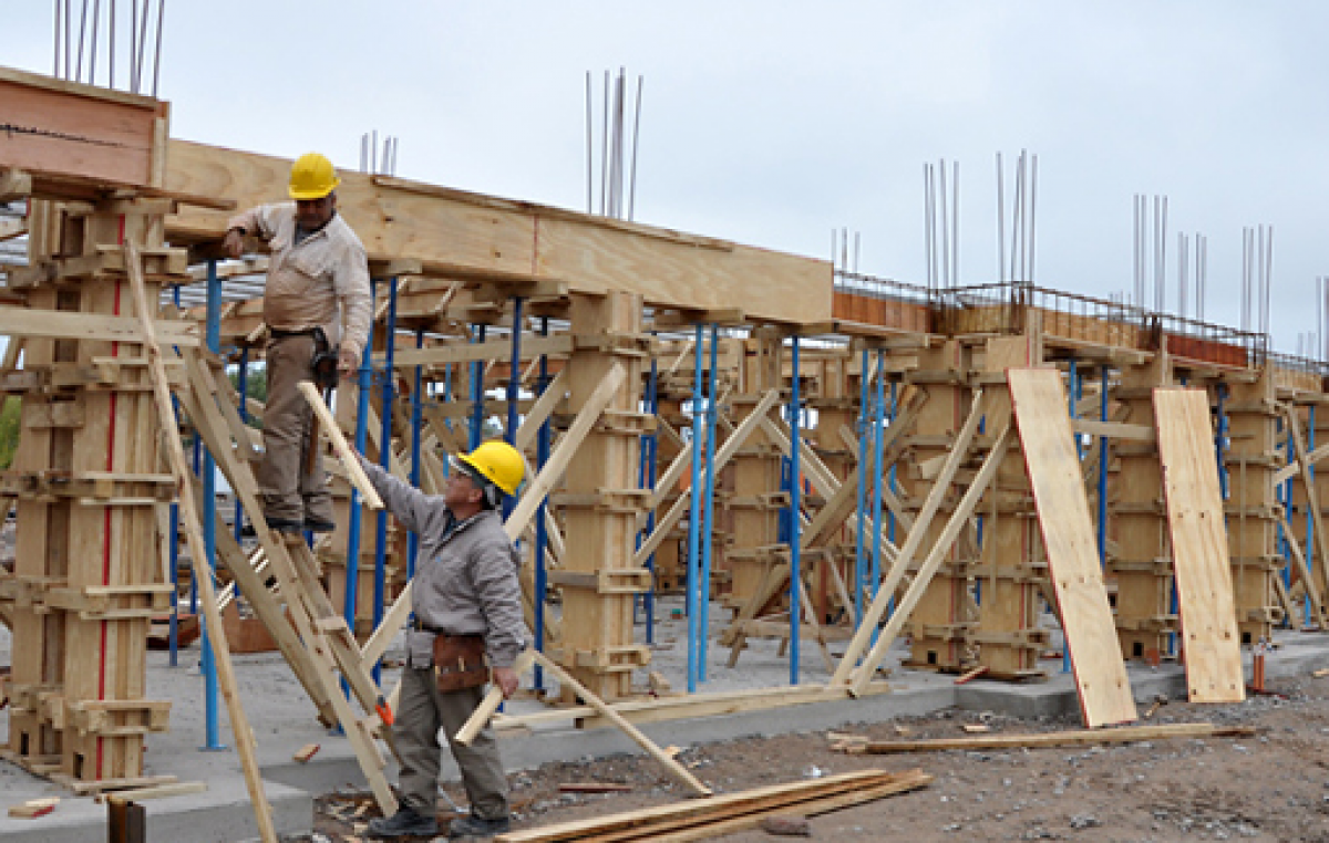 Deudas de obras nacionales en municipios neuquinos ponen en jaque a los proveedores locales