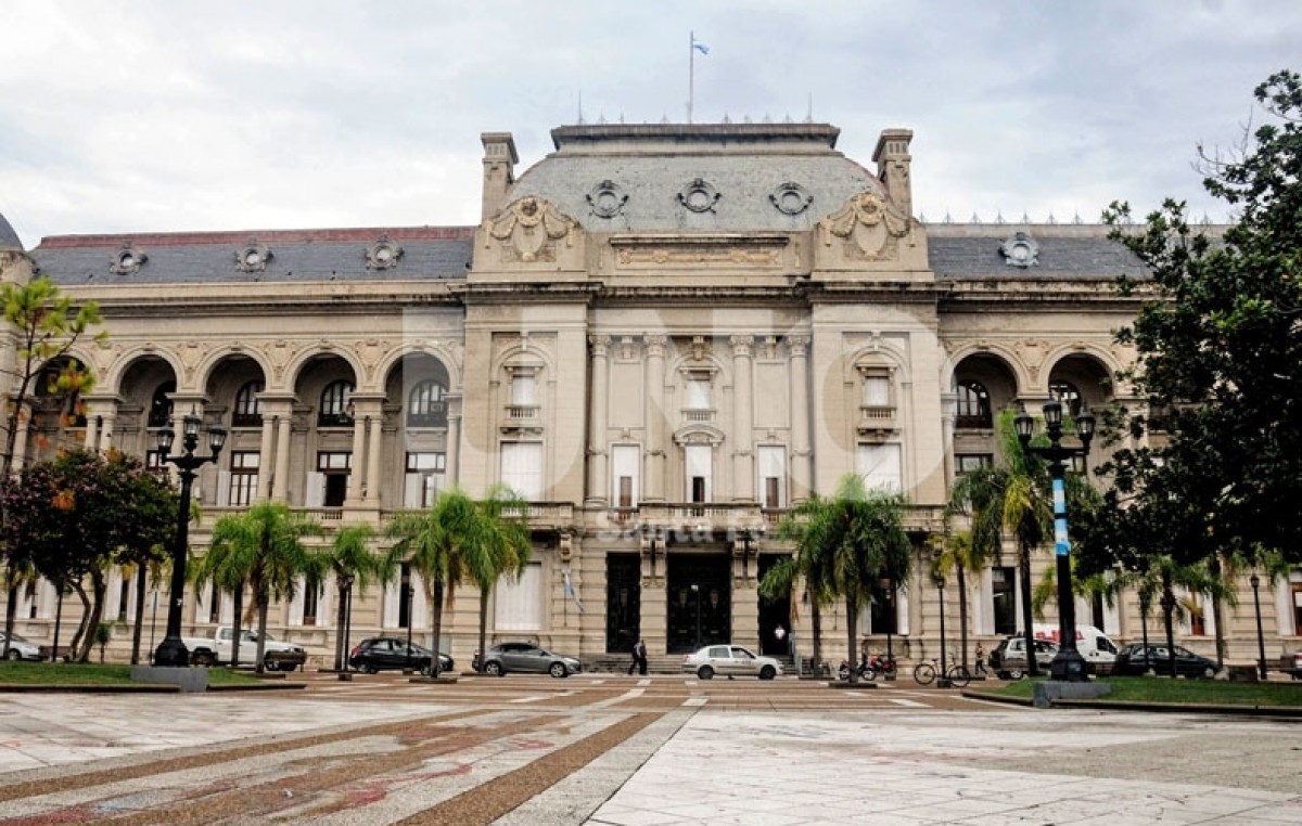 Los municipales de Santa Fe empiezan a hablar de cifras