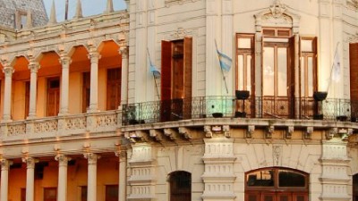 Concejales del FPV de Paraná solicitaron la “regularización laboral de los empleados municipales”