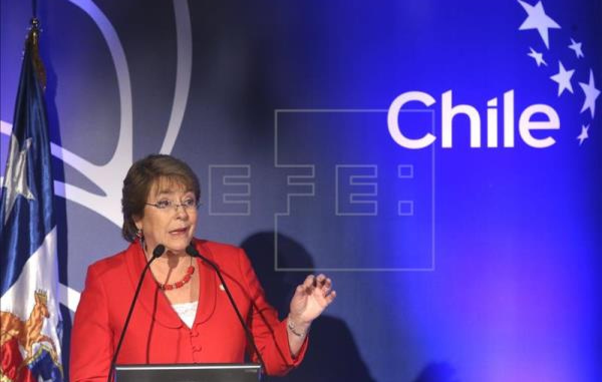 Subió cuatro puntos la aprobación de Bachelet