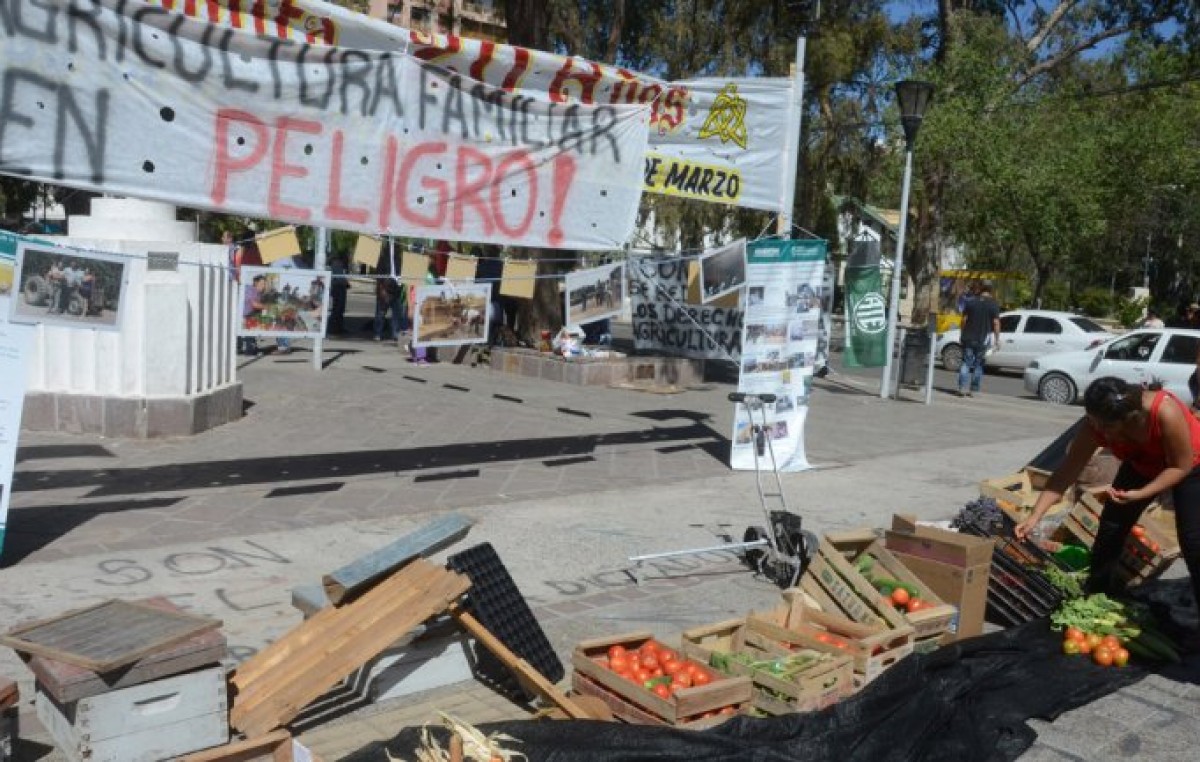 Denuncian el cierre de Agricultura Familiar en Neuquén y Esquel