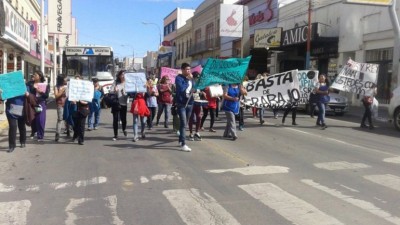 Los becarios de Comodoro se volvieron a manifestar y entregaron su petitorio al municipio