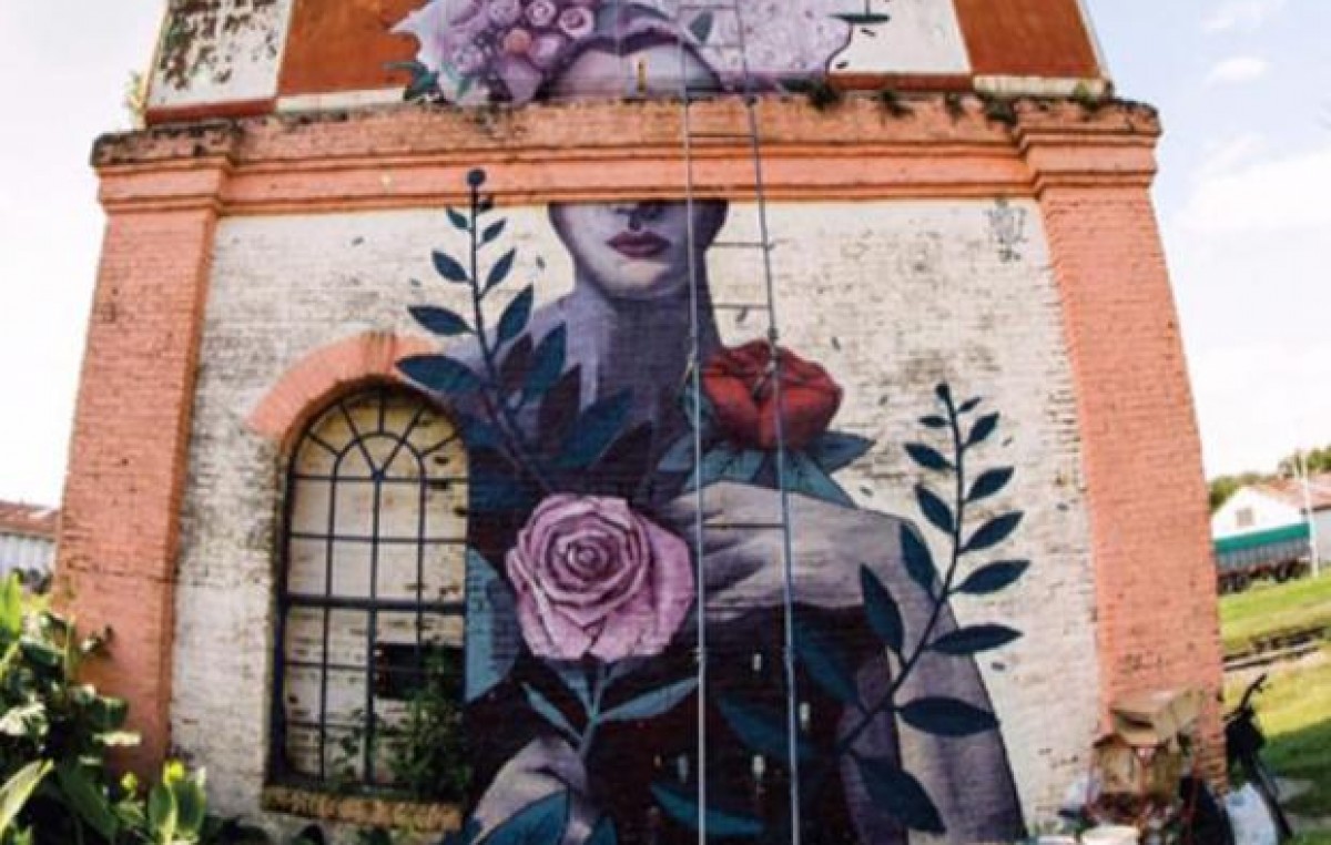 Armstrong se transformó en una ciudad que entrega sus paredes al arte