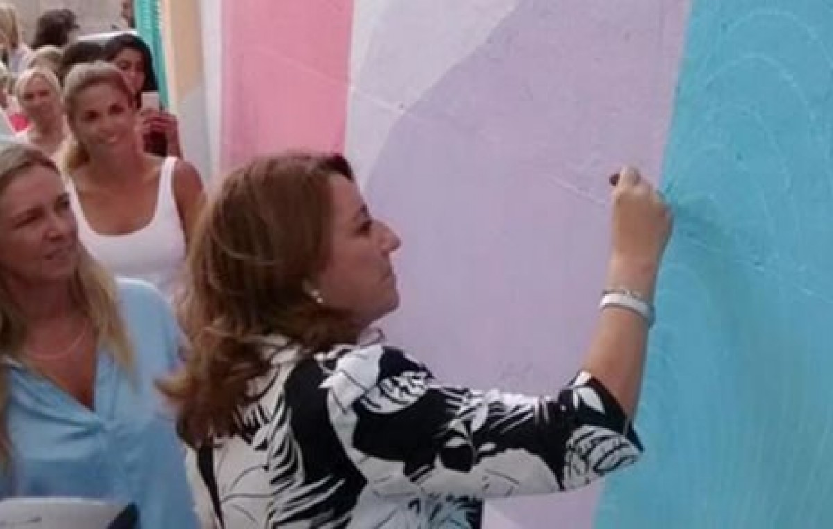 La Intendenta de Rosario busca evitar el paro de municipales