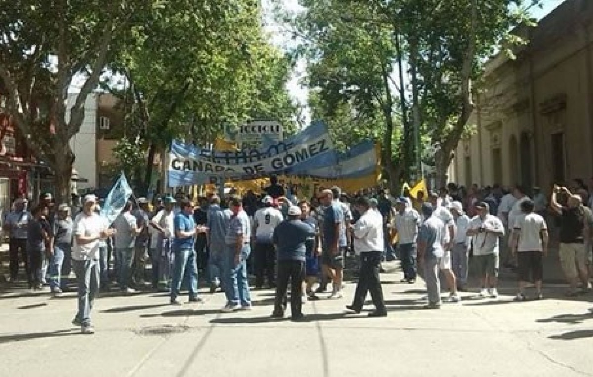 Los municipales se movilizaron en Las Rosas  