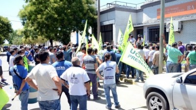 Paro en Atucha por 600 despidos
