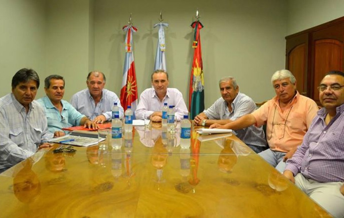 Frías anunció un incremento del 35% para los municipales