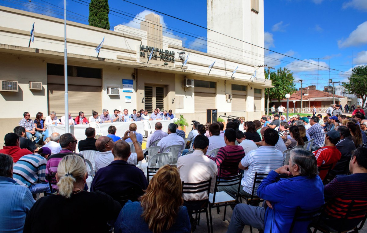 Las Rosas: “La primera medida que tomó el intendente fue bajar los salarios”