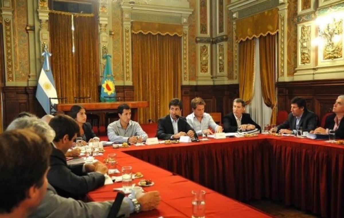 Desde el FpV acusan al ministro de Infraestructura de querer «manipular los fondos» destinados a los municipios bonaerenses