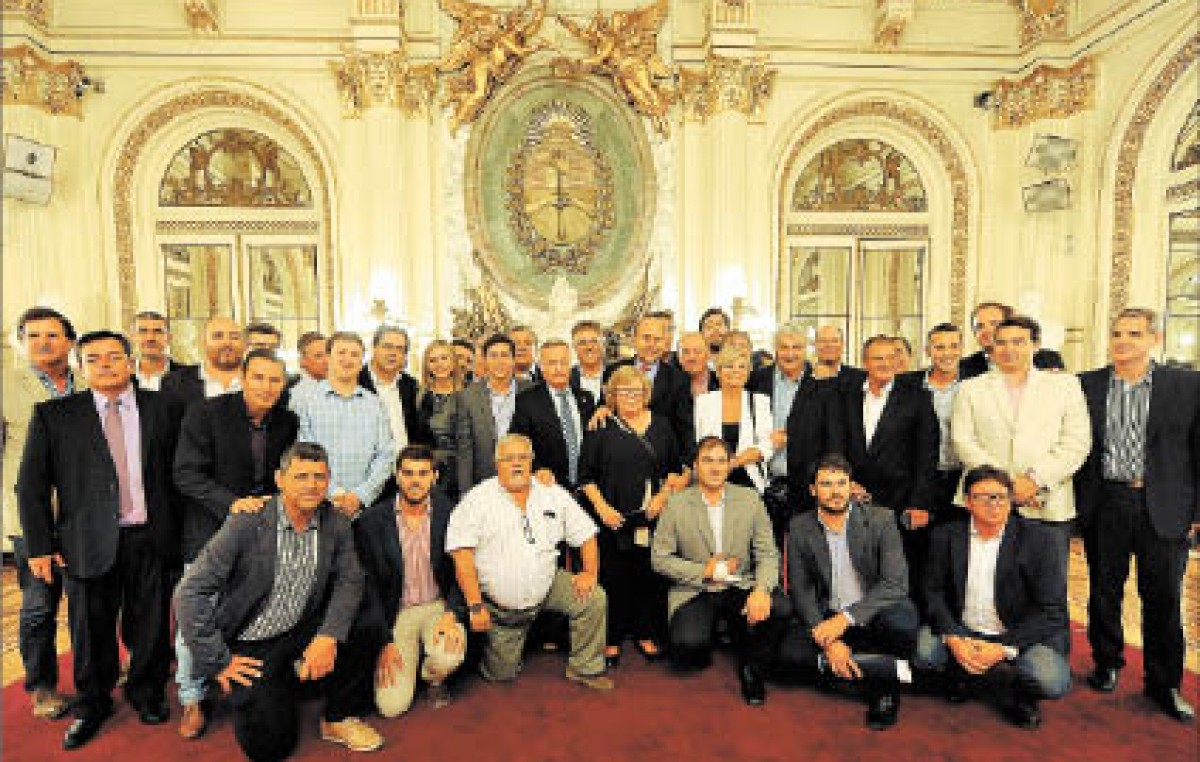 Frigerio recibió a intendentes del justicialismo santafesino