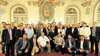 Frigerio recibió a intendentes del justicialismo santafesino
