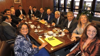Gobernadores peronistas rechazan que se restituya la coparticipación en cuotas