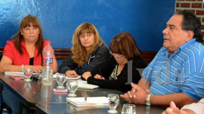 Municipales caletenses al paro por falta de pago