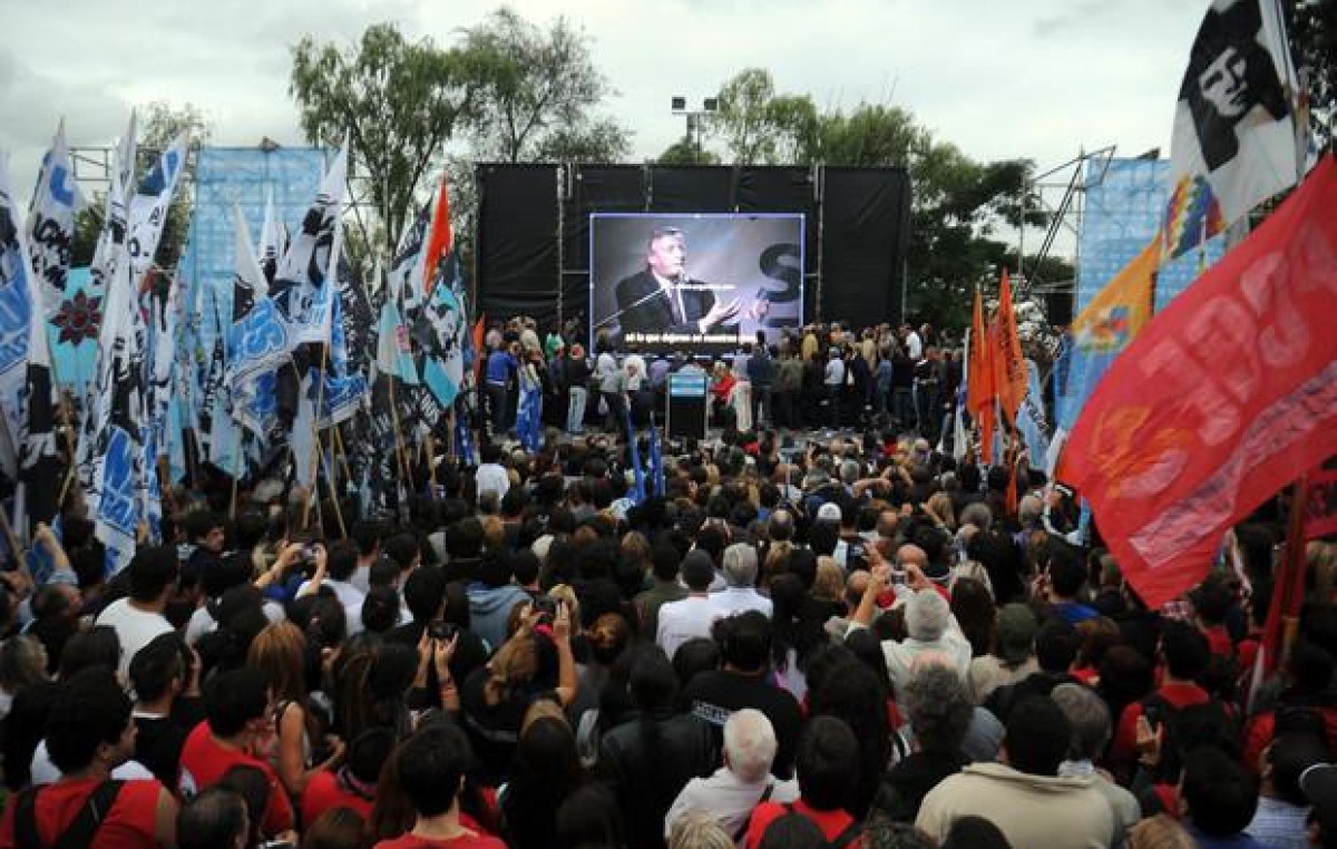 En la cumbre kirchnerista exhortan a la unidad partidaria