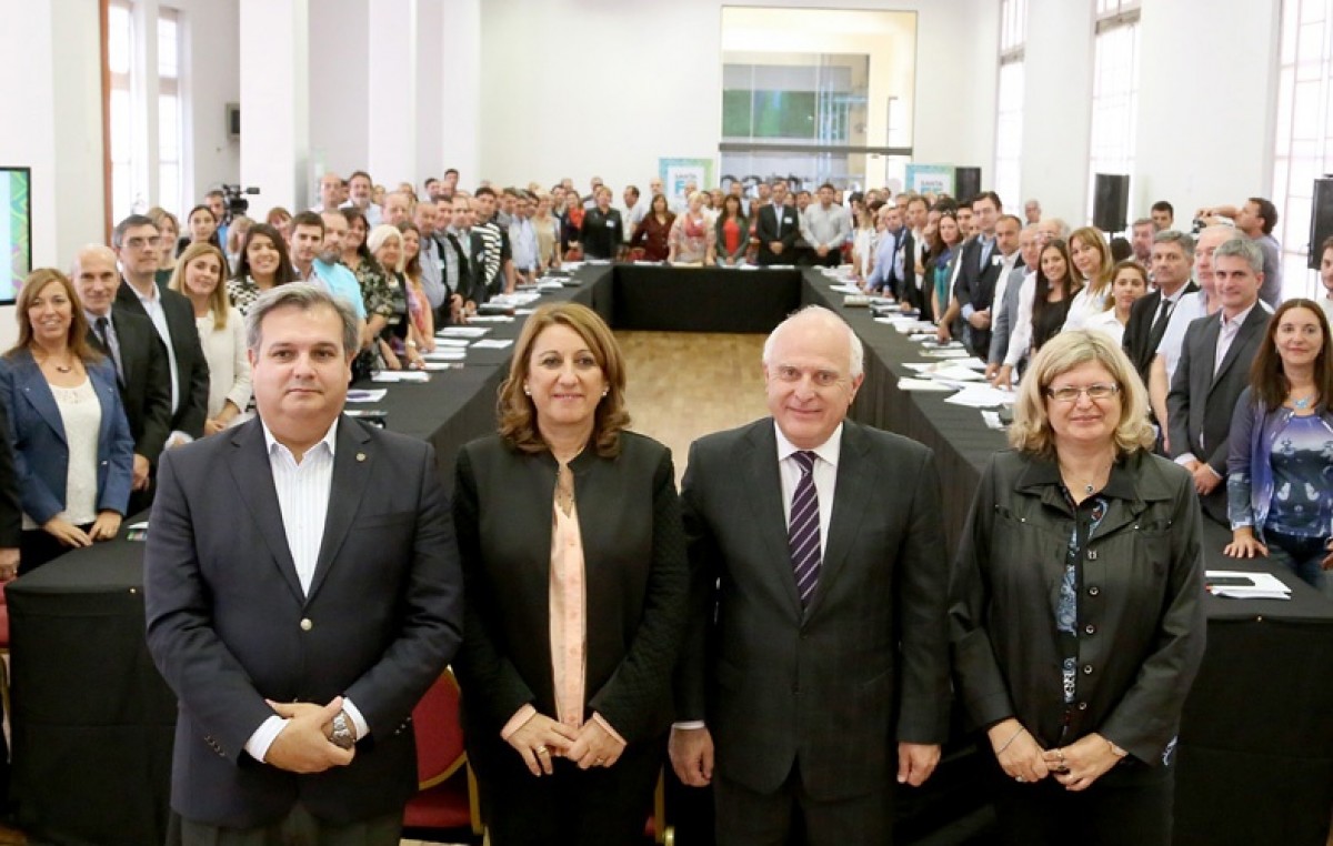 Santa Fe: La provincia convocó a intendentes y presidentes comunales a debatir sobre educación