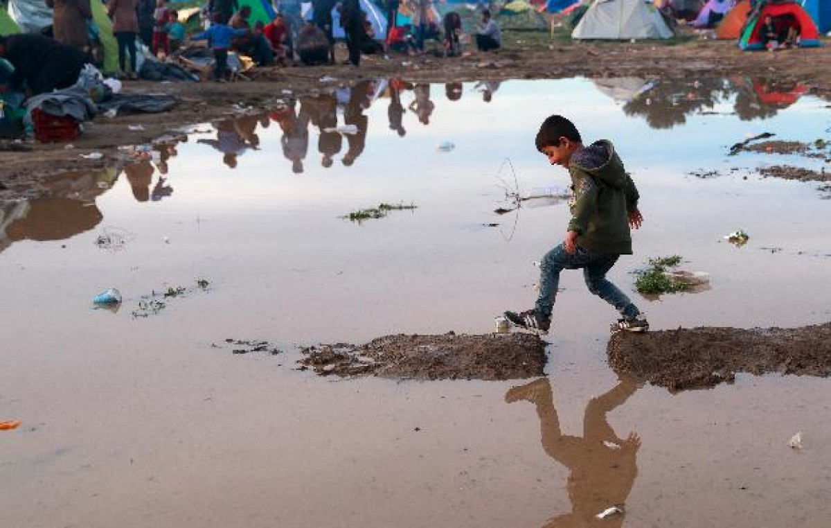 Miles de migrantes atrapados en Grecia por el cierre de frontera