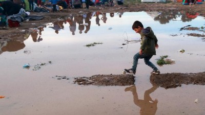 Miles de migrantes atrapados en Grecia por el cierre de frontera