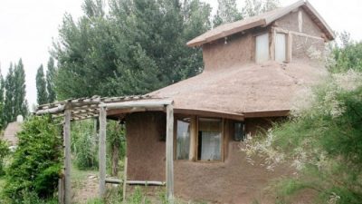 Centenario avanza para legalizar las casas hechas de barro