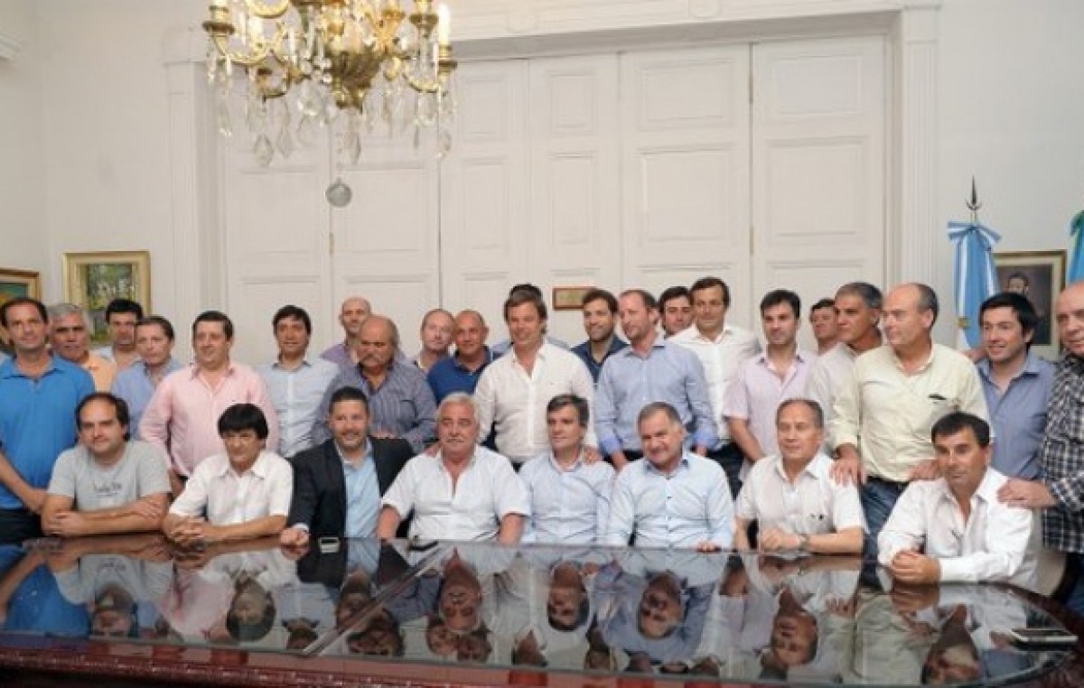 Intendentes bonaerenses del FpV se reúnen en Roque Perez