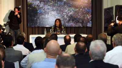 Cristina se reunió con intendentes y avanzó en su idea del «Frente Ciudadano»