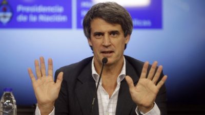 El “Lado B” del anuncio de Prat Gay: 800 millones en intereses y 350 en comisiones