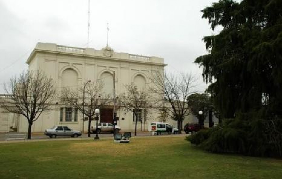 Denuncian despidos municipales en General Villegas