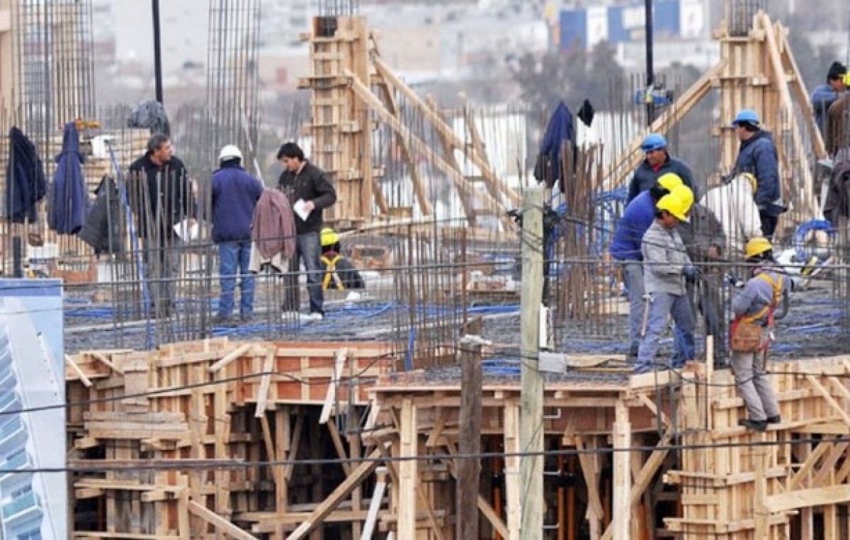 Fuerte golpe al empleo en la construcción: Uocra confirmó más de 50.000 despidos