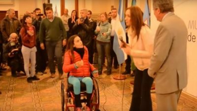 Escrache a Vidal: joven en silla de ruedas reclamó por comedores provinciales