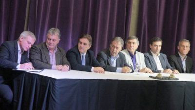 Más de 400 intendentes avalaron ayer con su presencia el Acuerdo Federal de Schiaretti