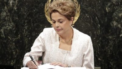 Destitución de Dilma, una cortina de humo para tapar el Lava Jato