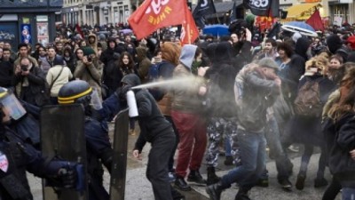 Miles de estudiantes vuelven a las calles de París contra la reforma laboral