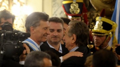 Macri transfirió acciones a una empresa offshore de su padre cuando ya era presidente