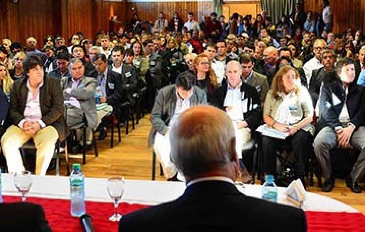 Cumbre en Esquel: los intendentes gestionaron ante los funcionarios de Nación