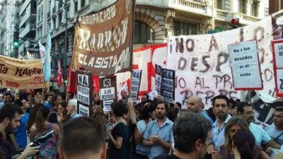 Los sindicatos amenazan con paro general si Macri veta la ley antidespidos