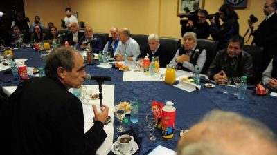 Sindicalistas y obispos, preocupados por «ajustes y despidos»