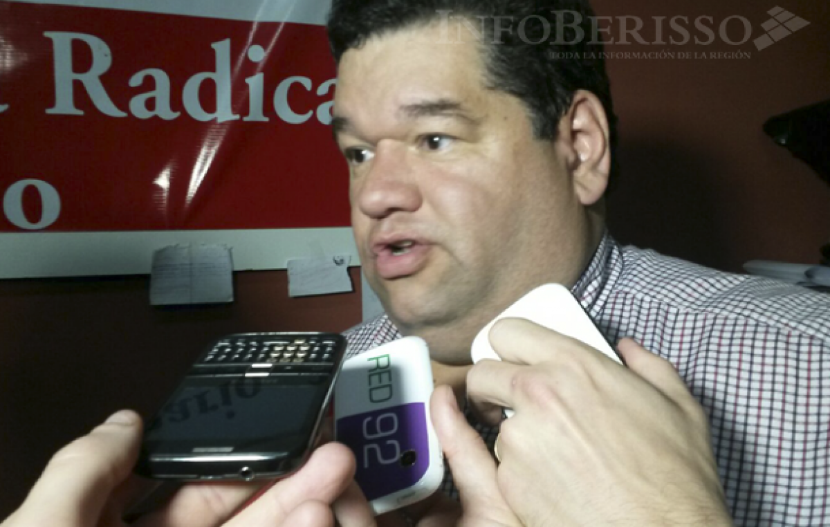 El intendente de Berisso salió a aclarar una polémica en torno a su salario como intendente