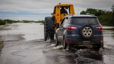 Entre Ríos. Se encuentran cortados caminos y rutas provinciales en al menos siete departamentos