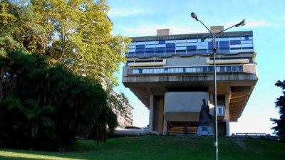 Más de 400 figuras de la cultura mundial reclamaron por la Biblioteca Nacional
